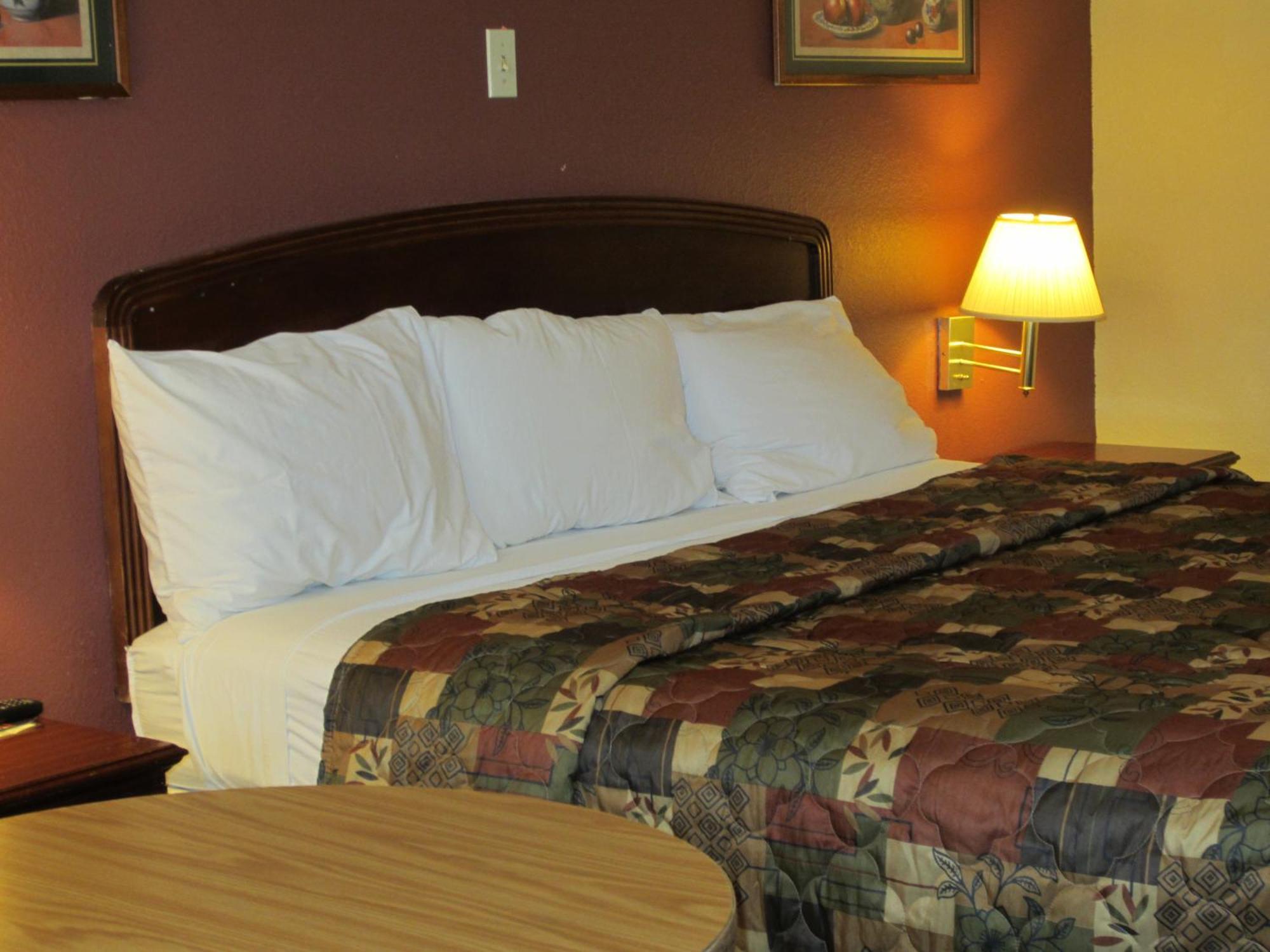 First Western Inn - Fairmont City Dış mekan fotoğraf