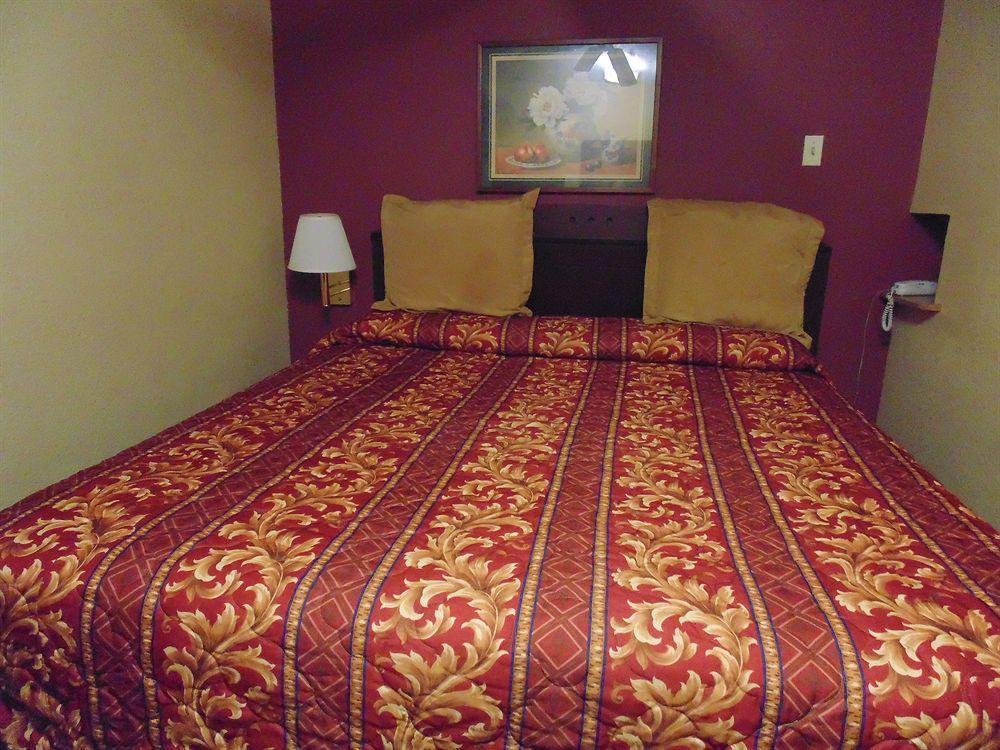 First Western Inn - Fairmont City Dış mekan fotoğraf