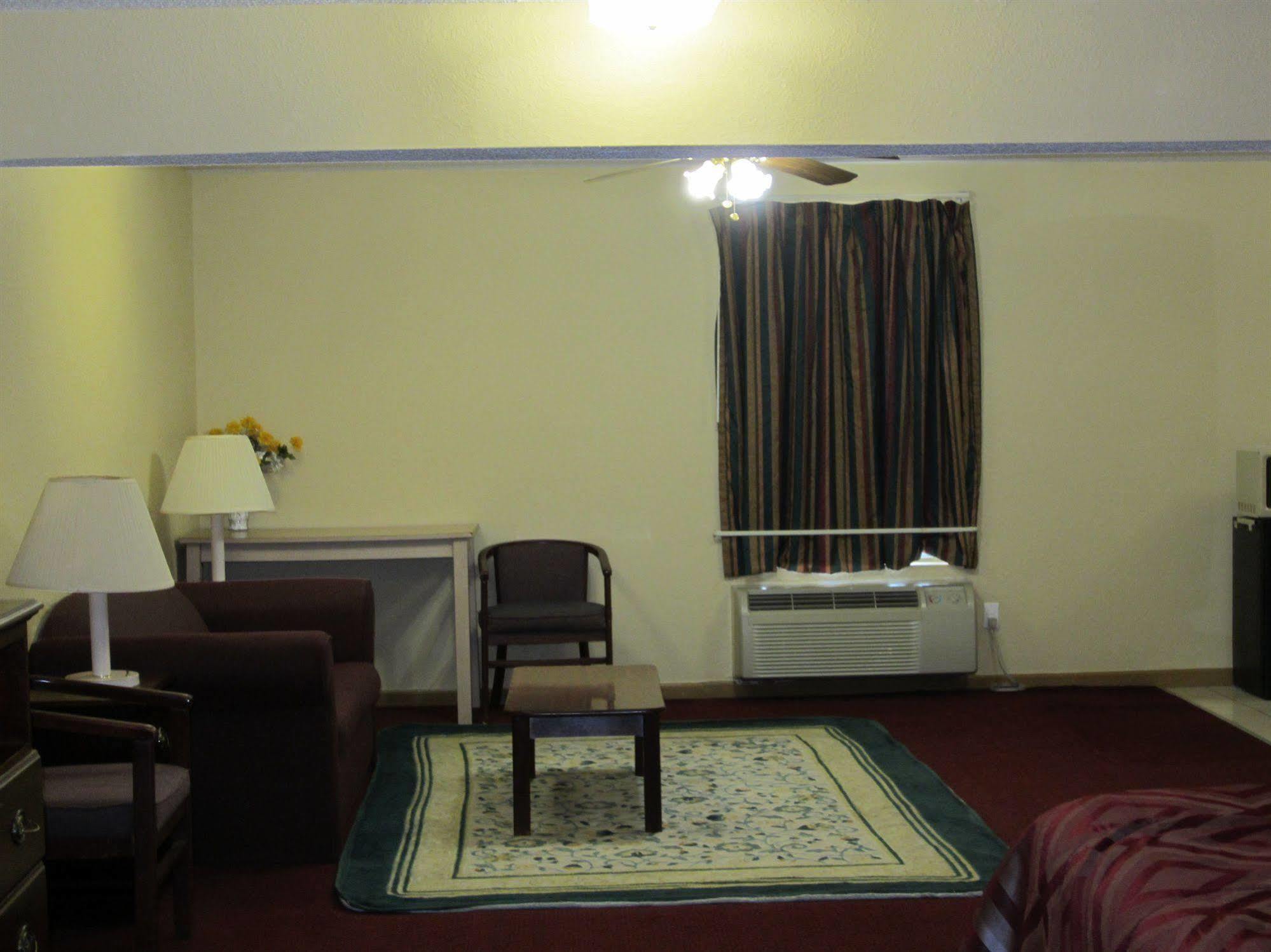 First Western Inn - Fairmont City Dış mekan fotoğraf