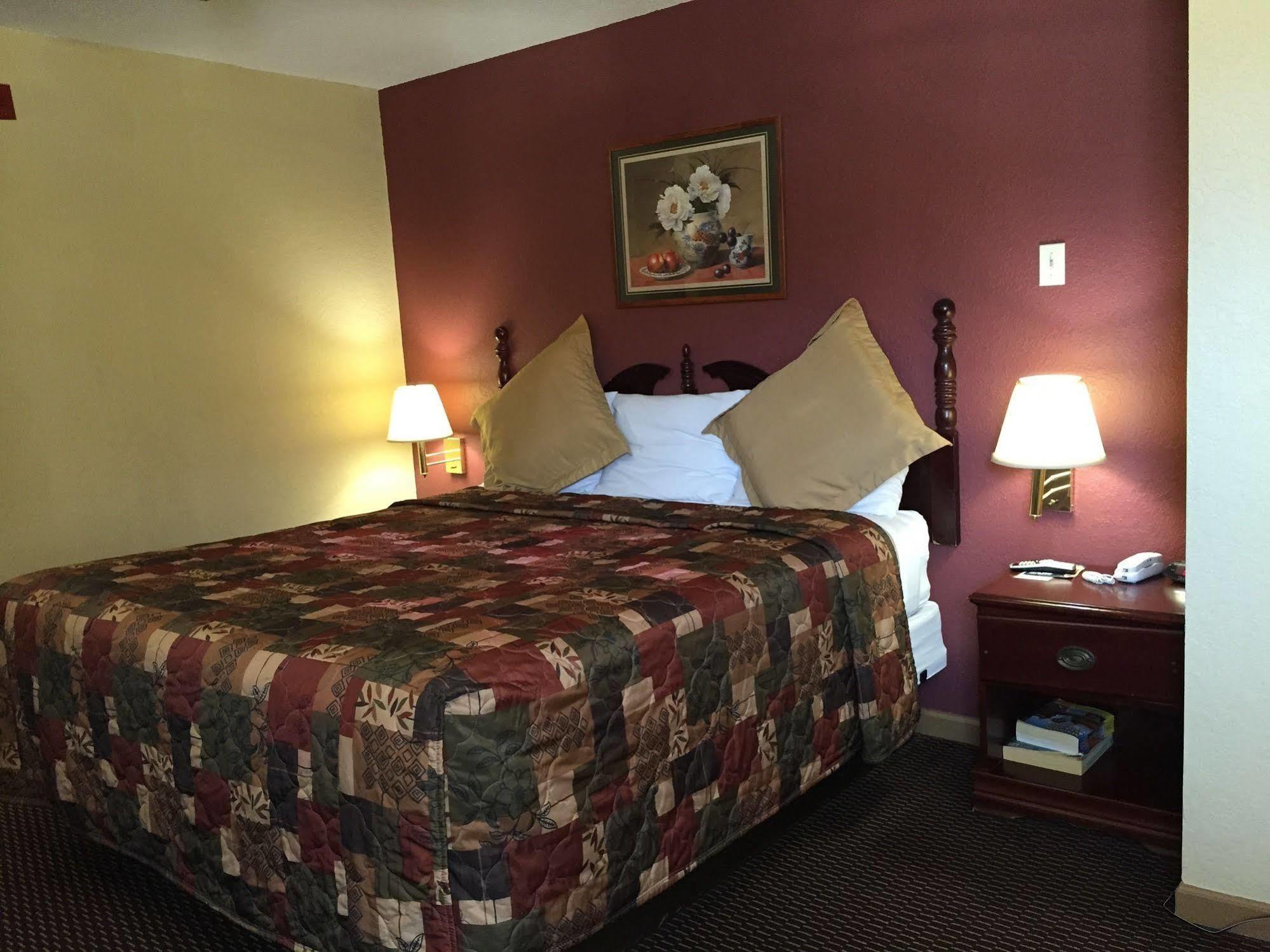 First Western Inn - Fairmont City Dış mekan fotoğraf